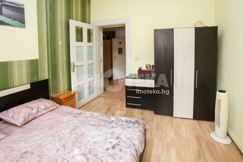 Продава МНОГОСТАЕН, гр. София, Център, снимка 4 - Апартаменти - 52321432