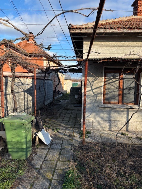 Продава КЪЩА, с. Скутаре, област Пловдив, снимка 2 - Къщи - 51999170