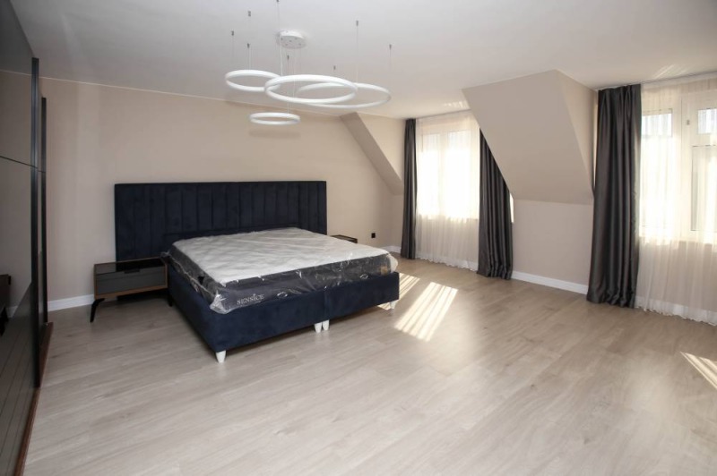 For Sale  3+ bedroom Sofia , Belite brezi , 211 sq.m | 42228033