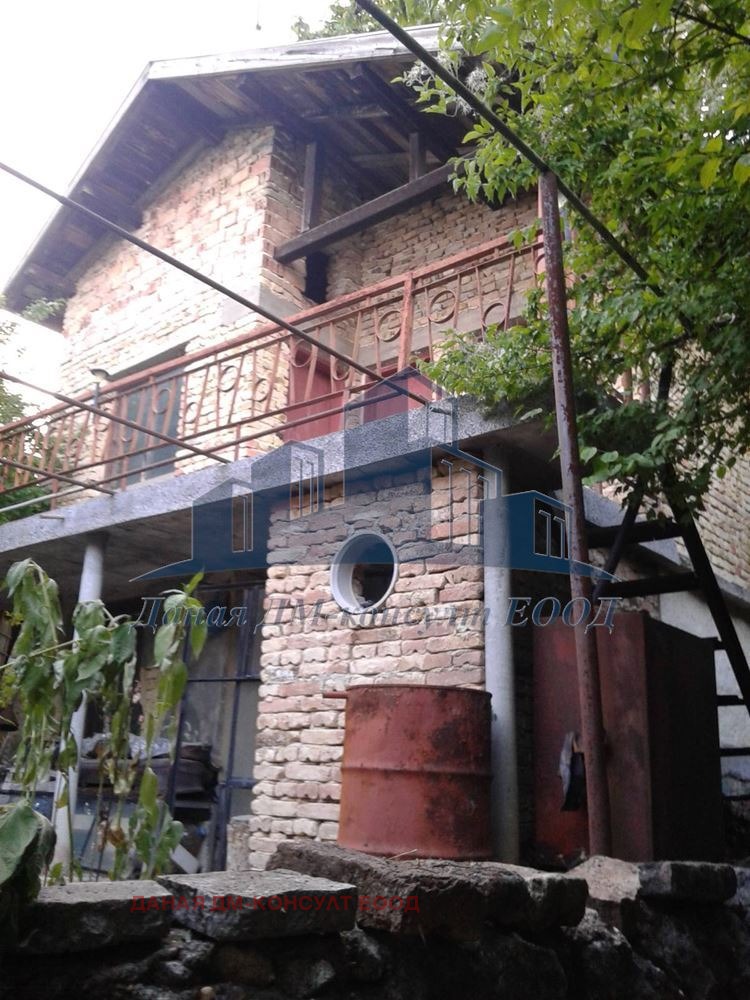 Продава  Вила град Шумен , м-т Под Манастира , 64 кв.м | 39073254