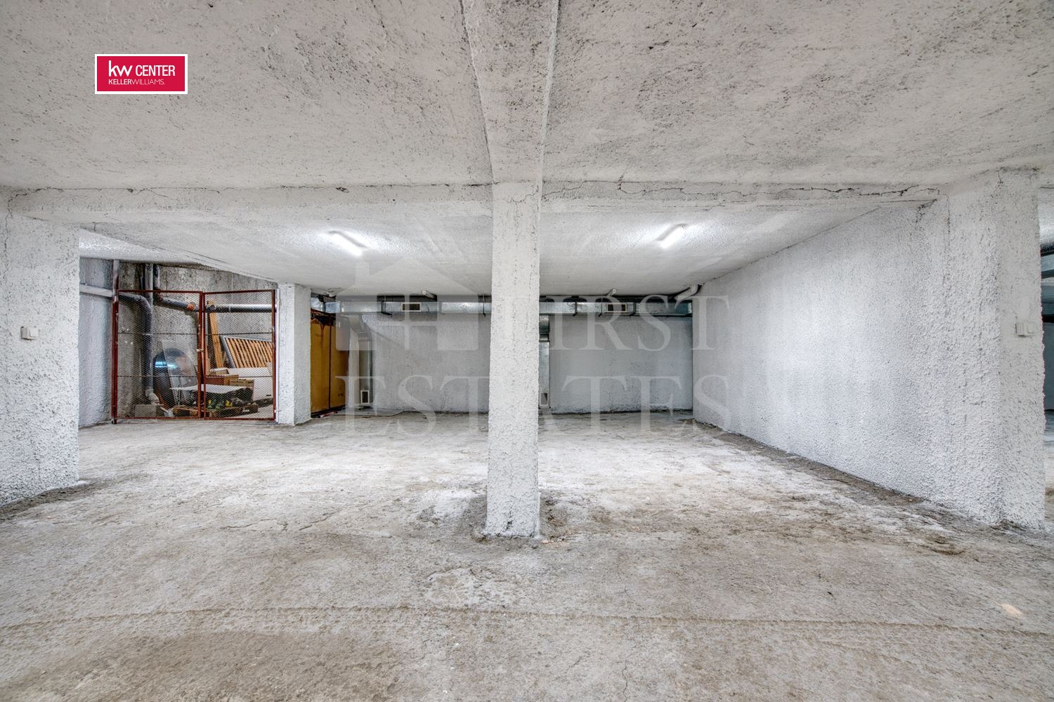Продава ГАРАЖ, ПАРКОМЯСТО, гр. София, Изток, снимка 2 - Гаражи и паркоместа - 54778349
