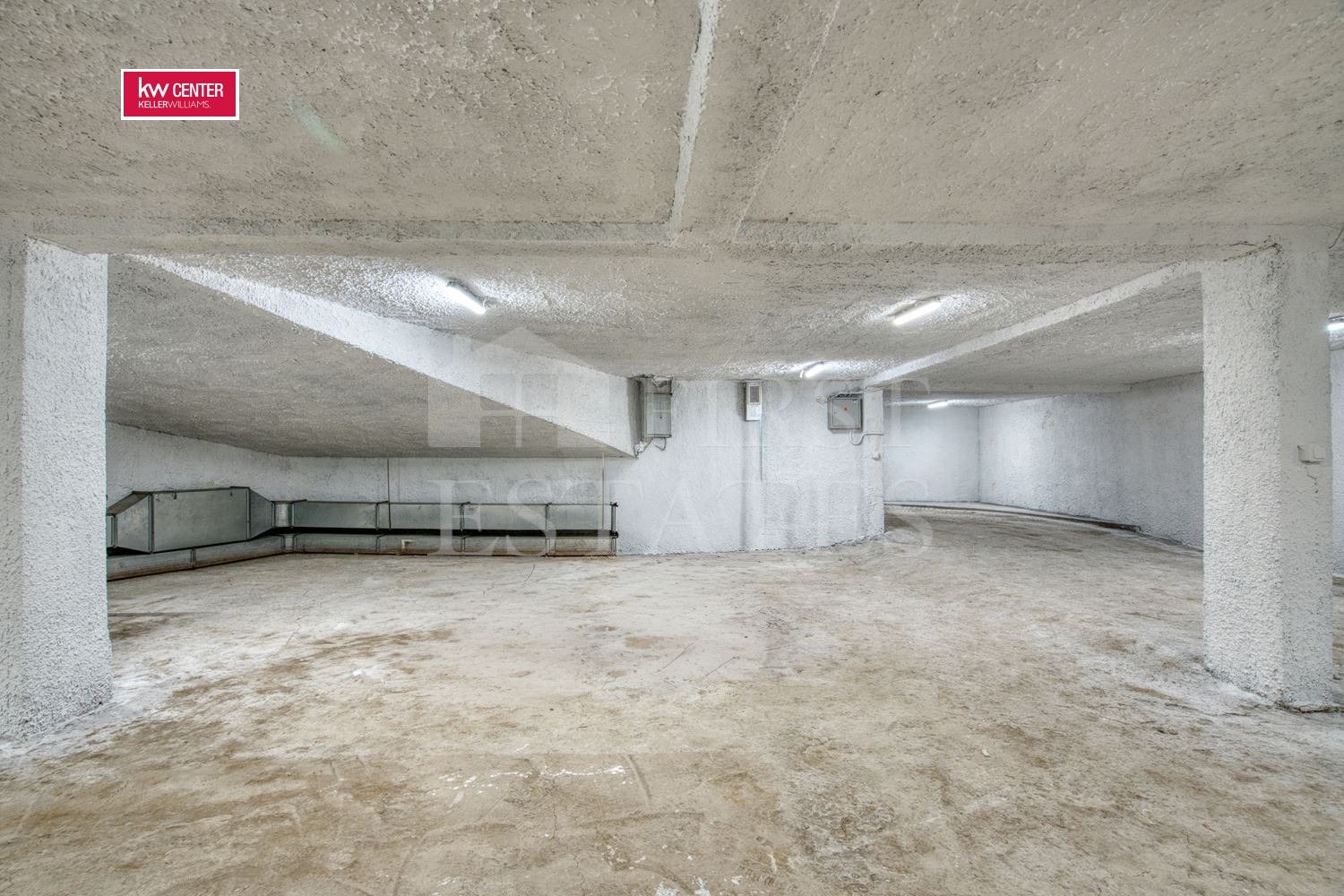 Продава ГАРАЖ, ПАРКОМЯСТО, гр. София, Изток, снимка 3 - Гаражи и паркоместа - 54778349