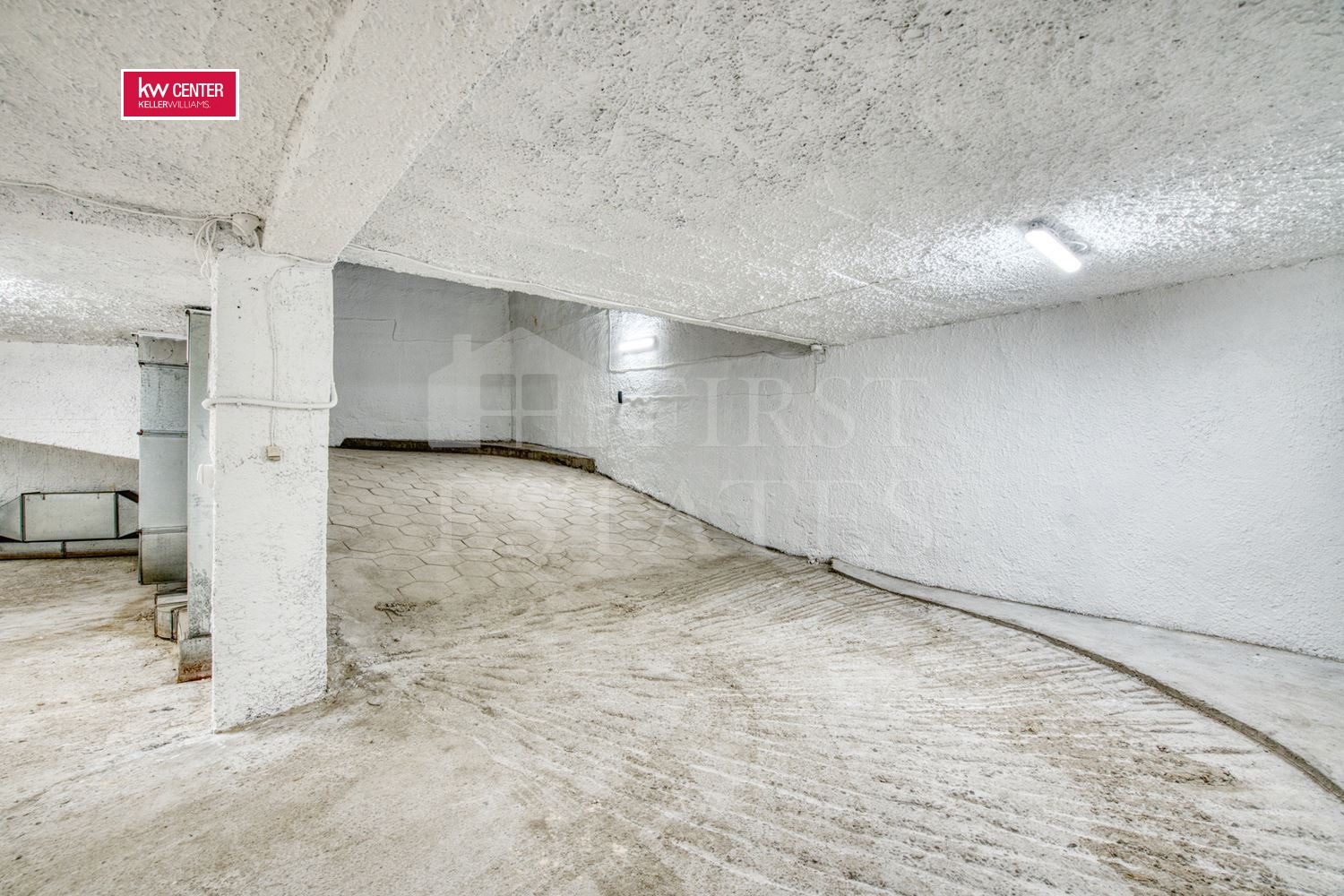 Продава ГАРАЖ, ПАРКОМЯСТО, гр. София, Изток, снимка 4 - Гаражи и паркоместа - 54778349