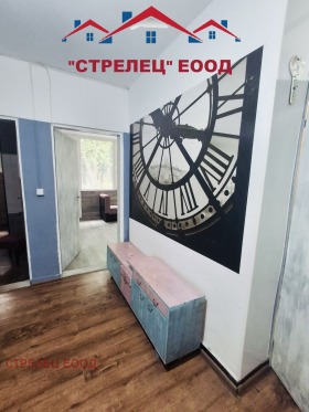Продава 3-стаен град Добрич Център - [1] 