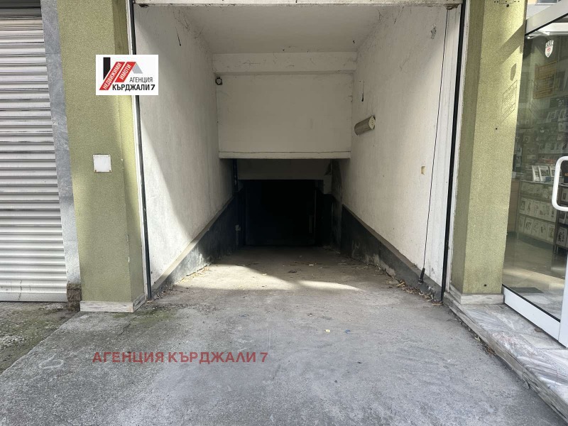 Продава ГАРАЖ в град Кърджали, Център - 22 кв.м / 25 565 € » 50 000.79 лв., АГЕНЦИЯ КЪРДЖАЛИ 7