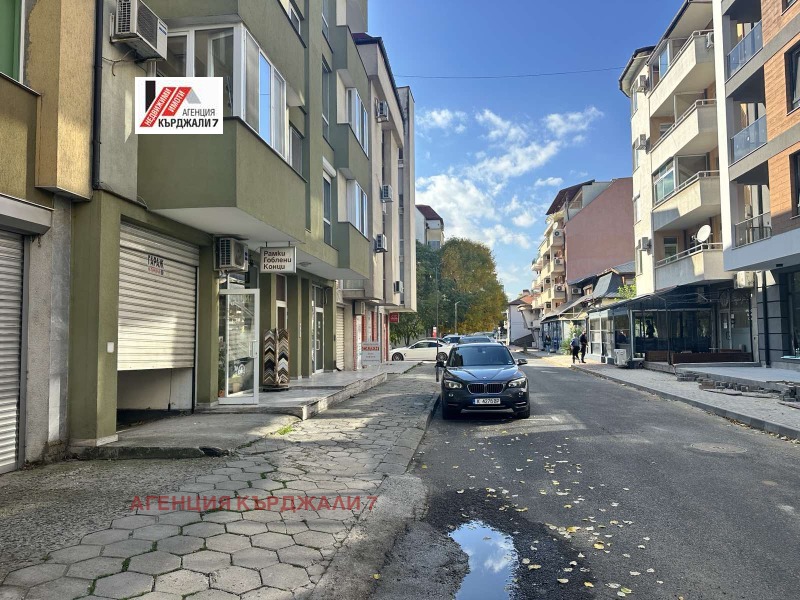 Продава ГАРАЖ, ПАРКОМЯСТО, гр. Кърджали, Център, снимка 3 - Гаражи и паркоместа - 52118823