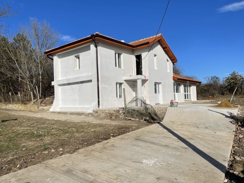 Продава КЪЩА, с. Изгрев, област Варна, снимка 3 - Къщи - 38147876