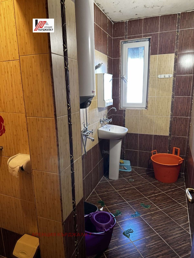 Продава  4-стаен град Кърджали , Студен кладенец , 89 кв.м | 81212077 - изображение [15]