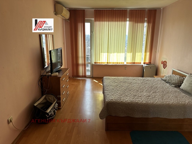 Продава  4-стаен град Кърджали , Студен кладенец , 89 кв.м | 81212077