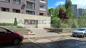 Garagem Mladost 3, Sofia 1