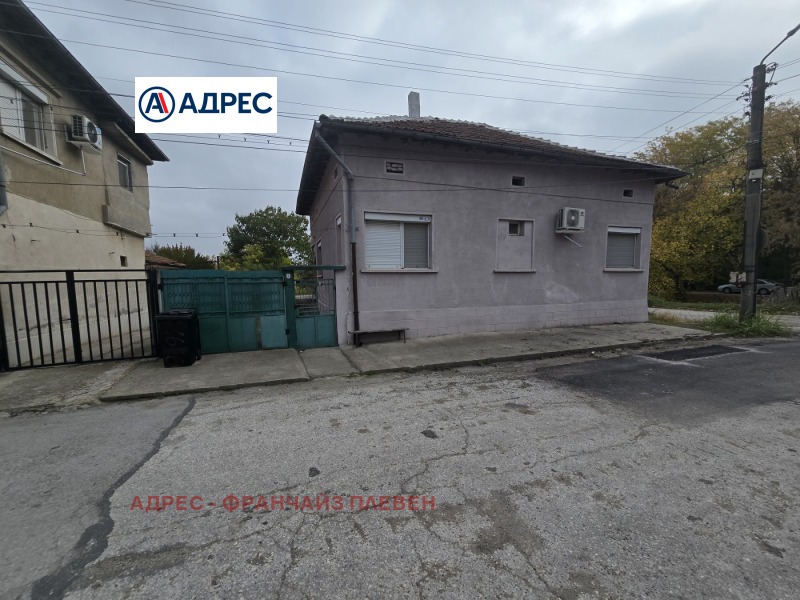 Продава КЪЩА, гр. Долни Дъбник, област Плевен, снимка 2 - Къщи - 52600569