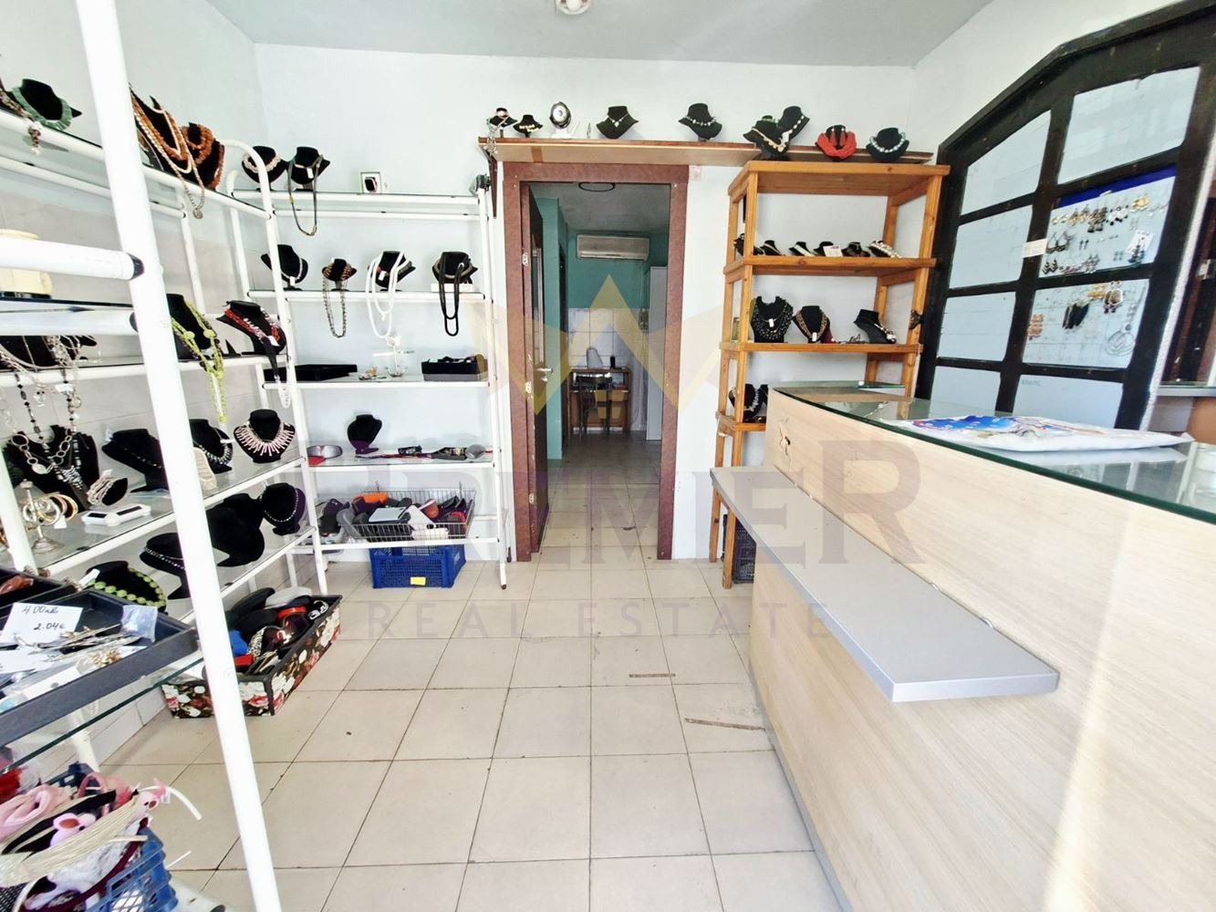 Продава МАГАЗИН, гр. Варна, Младост 1, снимка 2 - Магазини - 54364220