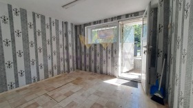Geschäft Zentar, Warna