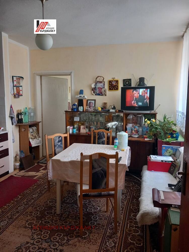 Продава МНОГОСТАЕН, гр. Кърджали, Веселчане