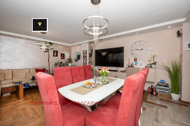 De vânzare  2 dormitoare Plovdiv , Iujen , 174 mp | 49943762