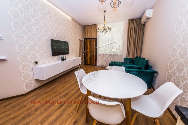 Продава 2-СТАЕН, гр. Бургас, Лазур, снимка 2 - Апартаменти - 53001477