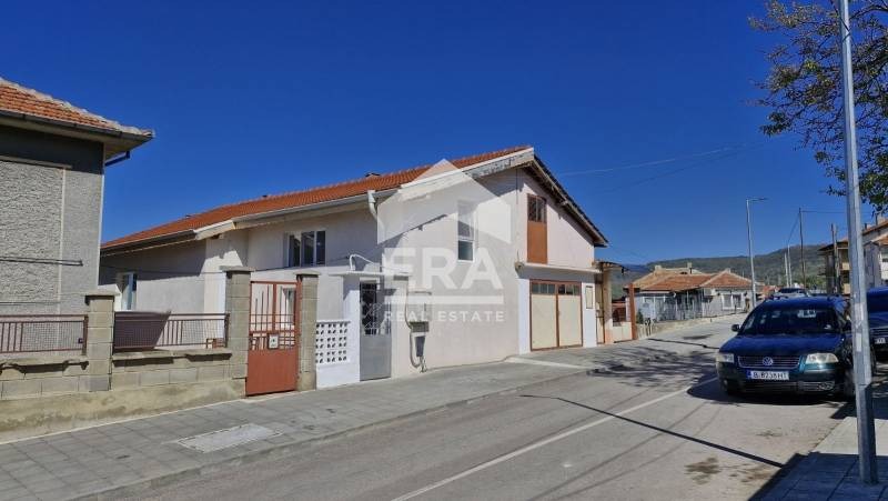 Продава КЪЩА, гр. Аксаково, област Варна, снимка 2 - Къщи - 52444333