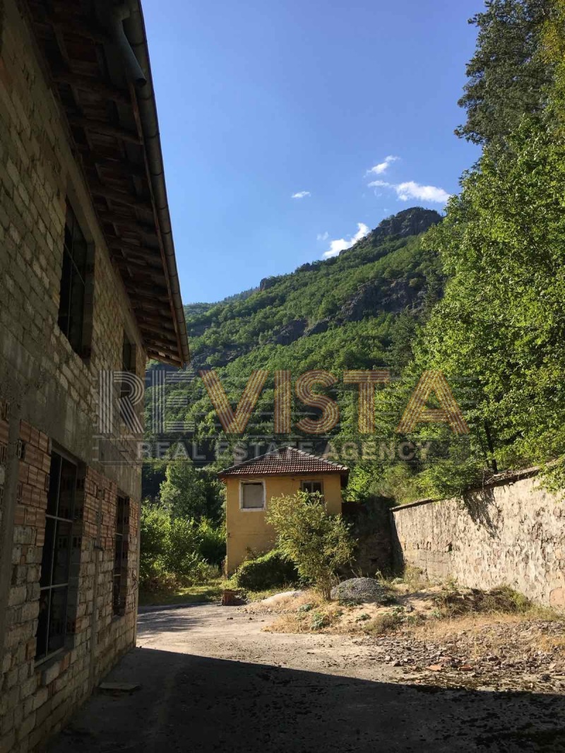 Продава ПРОМ. ПОМЕЩЕНИЕ, гр. Смолян, Средок, снимка 5 - Производствени сгради - 52151953