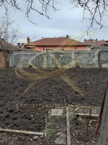 Продава КЪЩА, гр. Карнобат, област Бургас, снимка 2 - Къщи - 54513094