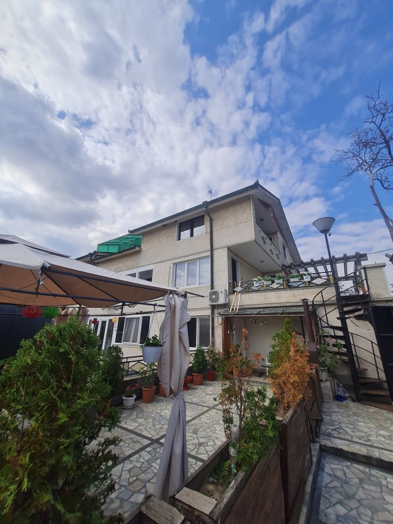 En venta  Hotel Varna , k.k. Sv.Sv. Konstantin i Elena , 1000 metros cuadrados | 78150735