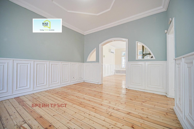 Продава КЪЩА, гр. София, Център, снимка 2 - Къщи - 52576860