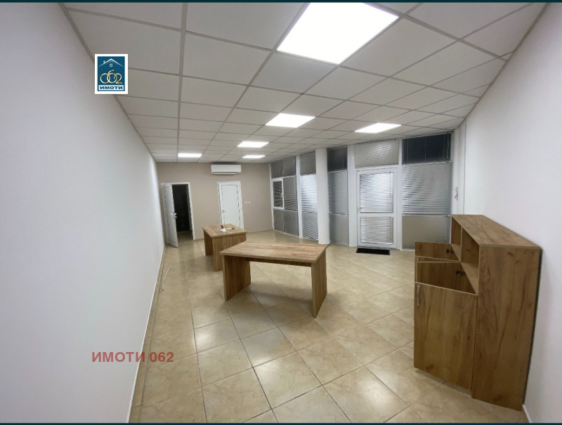 Продава МАГАЗИН в град Велико Търново, Център - 52 кв.м / 44 000 € » 86 056.52 лв., ИМОТИ 062