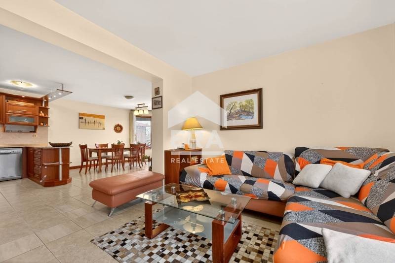 Продава КЪЩА, с. Калиманци, област Варна, снимка 2 - Къщи - 53189104