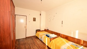 2 quartos Reno, Pernik 6