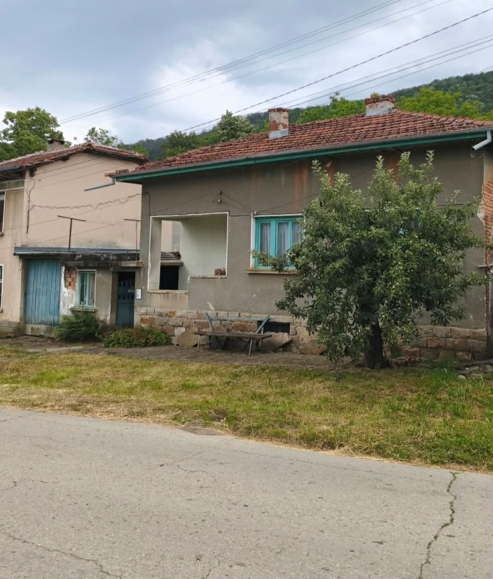 Продава КЪЩА, с. Добродан, област Ловеч, снимка 8 - Къщи - 55022941