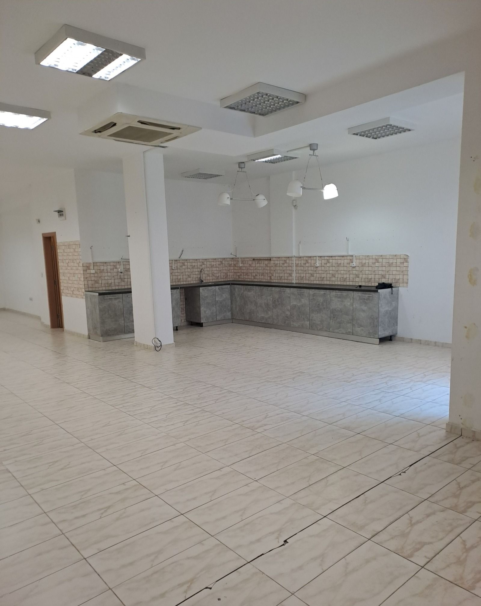 Продава МАГАЗИН, гр. София, Полигона, снимка 4 - Магазини - 53440241
