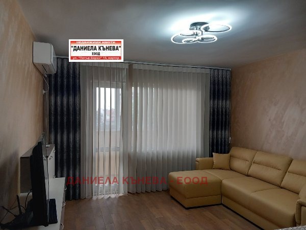 Продава  2-стаен град Русе , Център , 67 кв.м | 61397427