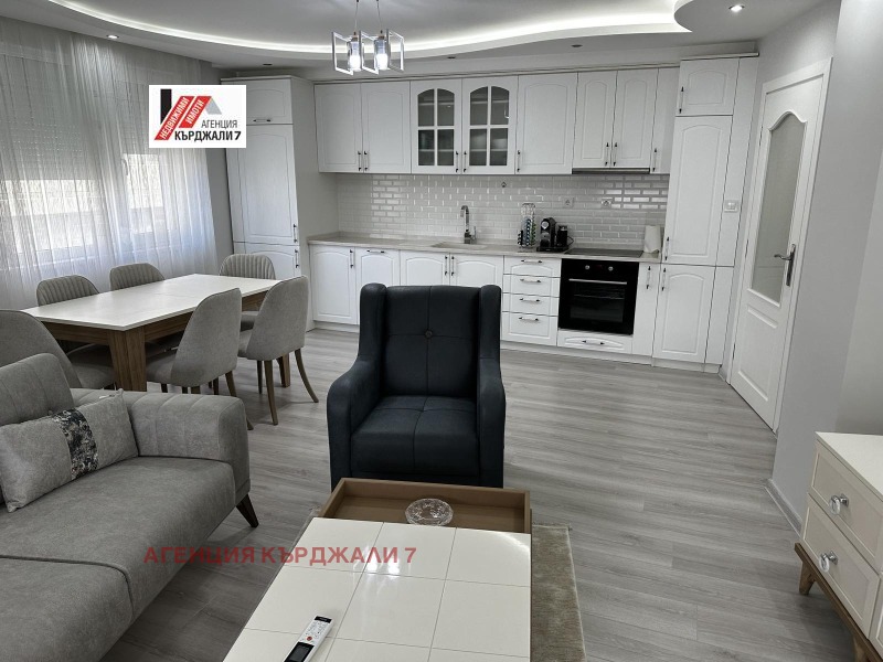 Продава 3-СТАЕН, гр. Кърджали, Възрожденци, снимка 2 - Апартаменти - 52835358