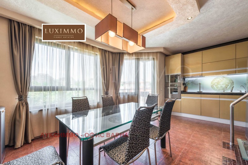 À vendre  Maisonnette Varna , k.k. Sv.Sv. Konstantin i Elena , 185 m² | 53560763 - image [10]