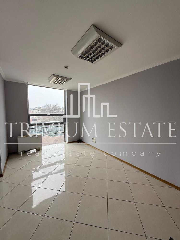 Продава ОФИС, гр. Пловдив, Център, снимка 2 - Офиси - 53190789