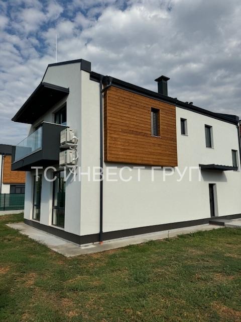 Продава КЪЩА, с. Равно поле, област София област