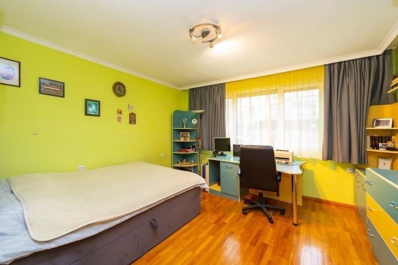 Продаја  2 спаваће собе Софија , Гео Милев , 135 м2 | 59108356 - слика [8]