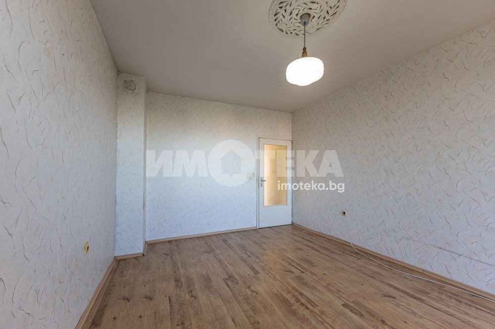 Продава 3-СТАЕН, гр. Варна, Левски 1