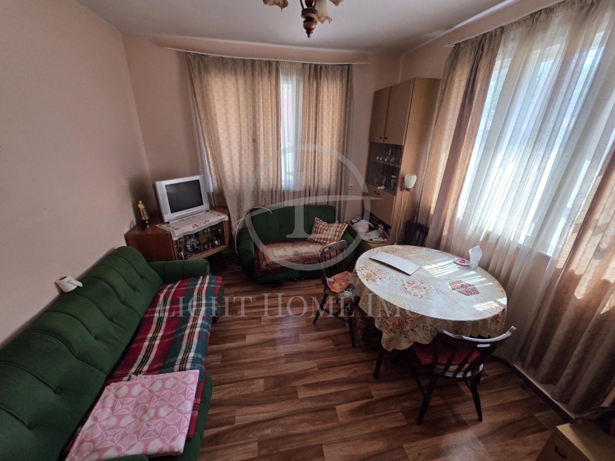 Продава ЕТАЖ ОТ КЪЩА, гр. Пловдив, Гагарин, снимка 2 - Етаж от къща - 56572790