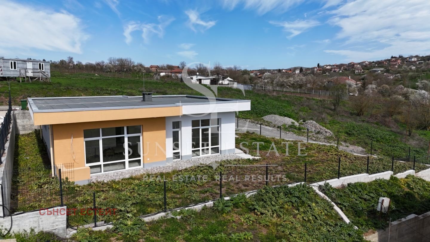 Продава КЪЩА, с. Черни връх, област Бургас, снимка 2 - Къщи - 55360160