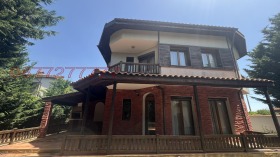 Casa Tsarichino, regione Dobrič 1