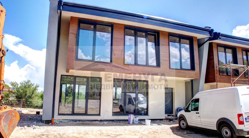 Til salgs  Hus Sofia , Pansjarevo , 261 kvm | 40756092