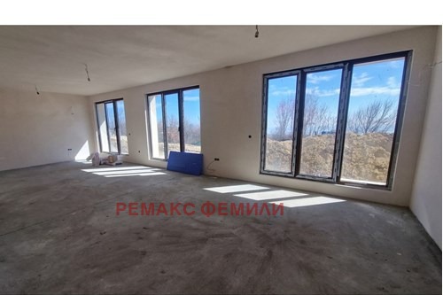 Till salu  Hus Varna , m-t Aktjelar , 160 kvm | 42931038 - bild [4]