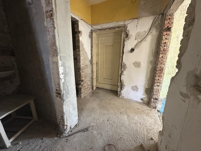 Продава ЕТАЖ ОТ КЪЩА, гр. Шумен, Басейна, снимка 4 - Етаж от къща - 53041472