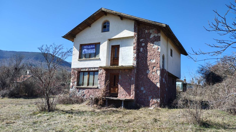 Продава КЪЩА в област Ловеч, с. Добревци - 120 кв.м / 29 800 € » 58 283.73 лв., ИСБ ИМОТИ