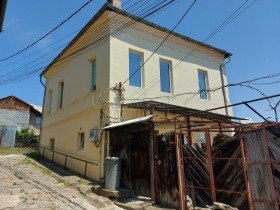 Hus Varusja, Veliko Tarnovo 1