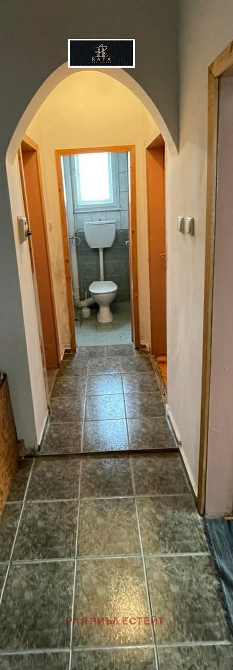 Продава ЕТАЖ ОТ КЪЩА, гр. Пловдив, Прослав, снимка 6 - Етаж от къща - 54210486