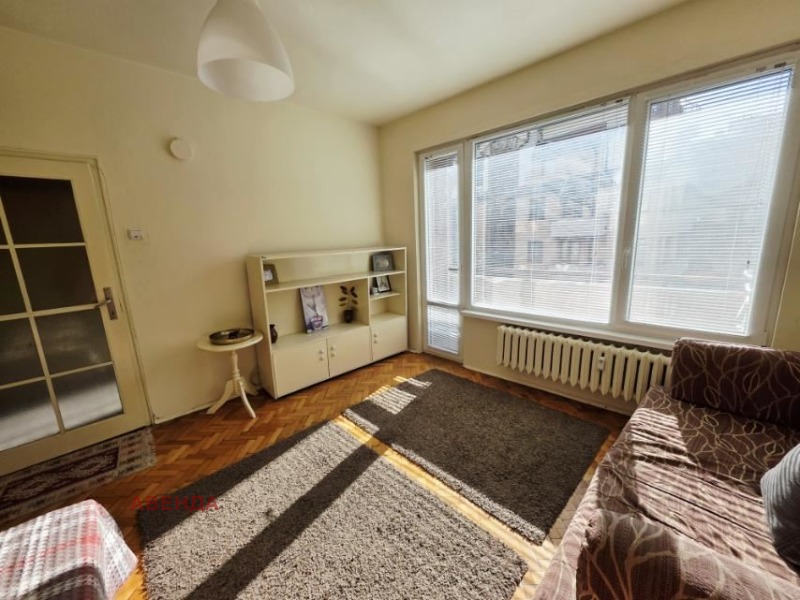 Продава 2-СТАЕН, гр. София, Център, снимка 2 - Апартаменти - 52545818