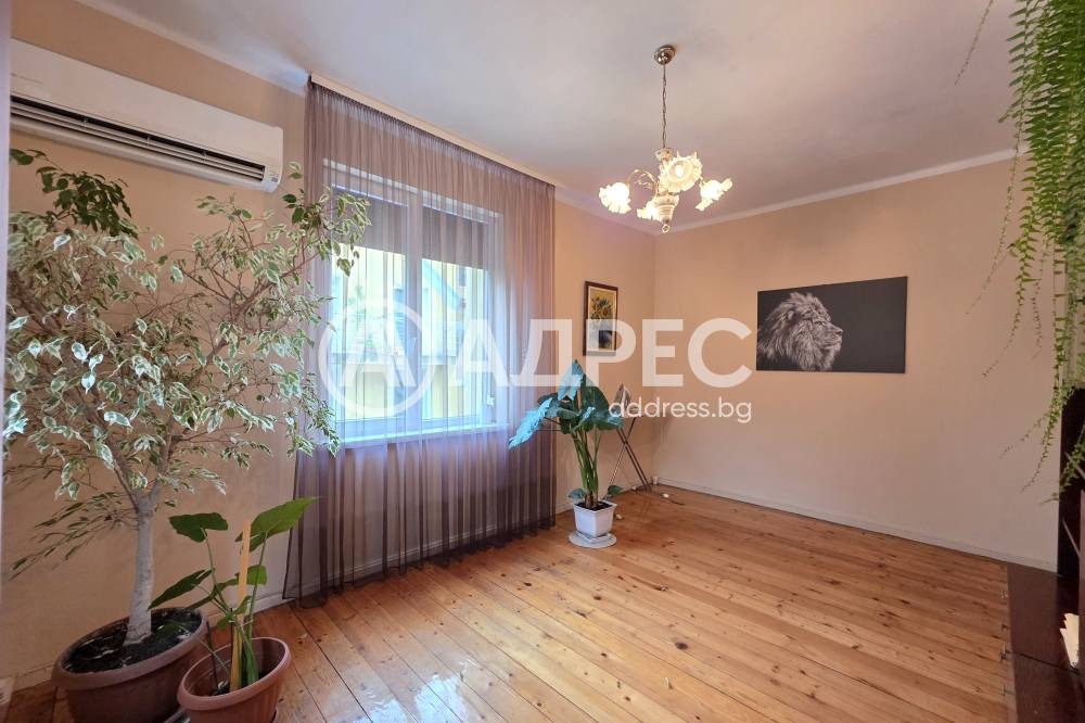 Продава КЪЩА, гр. София, Медицинска академия, снимка 2 - Къщи - 54847356