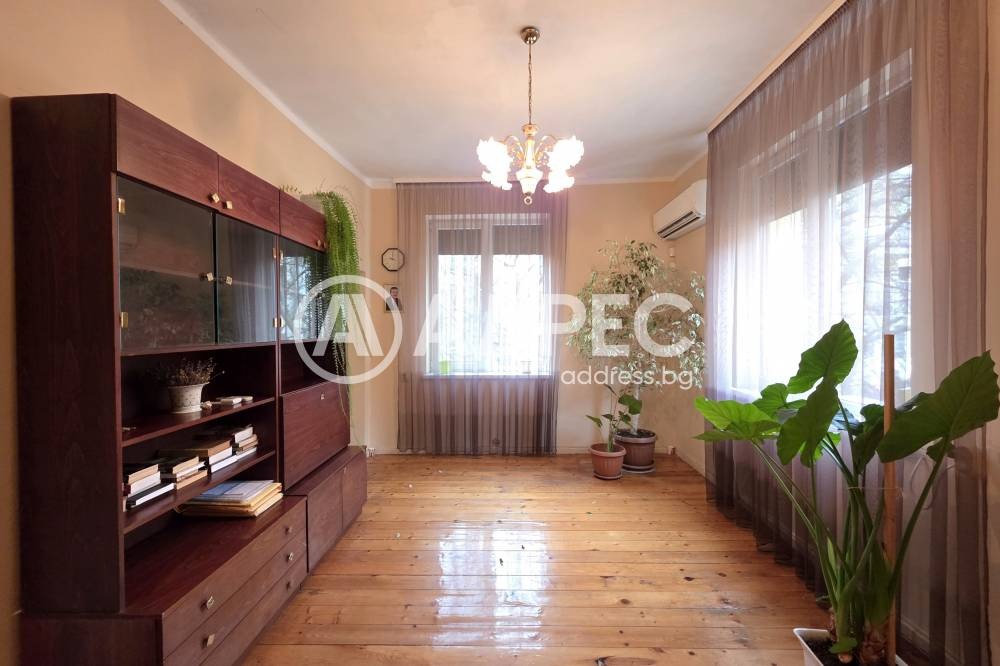Продава КЪЩА, гр. София, Медицинска академия, снимка 3 - Къщи - 54847356