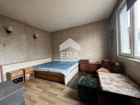 3 Schlafzimmer Zentar, Targowishte 8